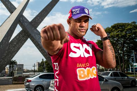 Vitor Belfort's Surprise Samba Session at Istanbul's Taksim Square! A Knockout Performance of Brazilian Flavor